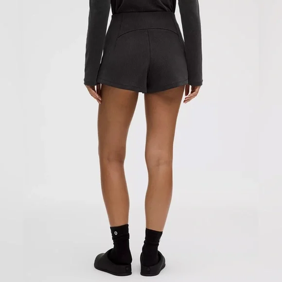 lululemon athletica Charcoal Ribbed Athletic Shorts cheeky 4 pockets elastic - Picture 5 of 13